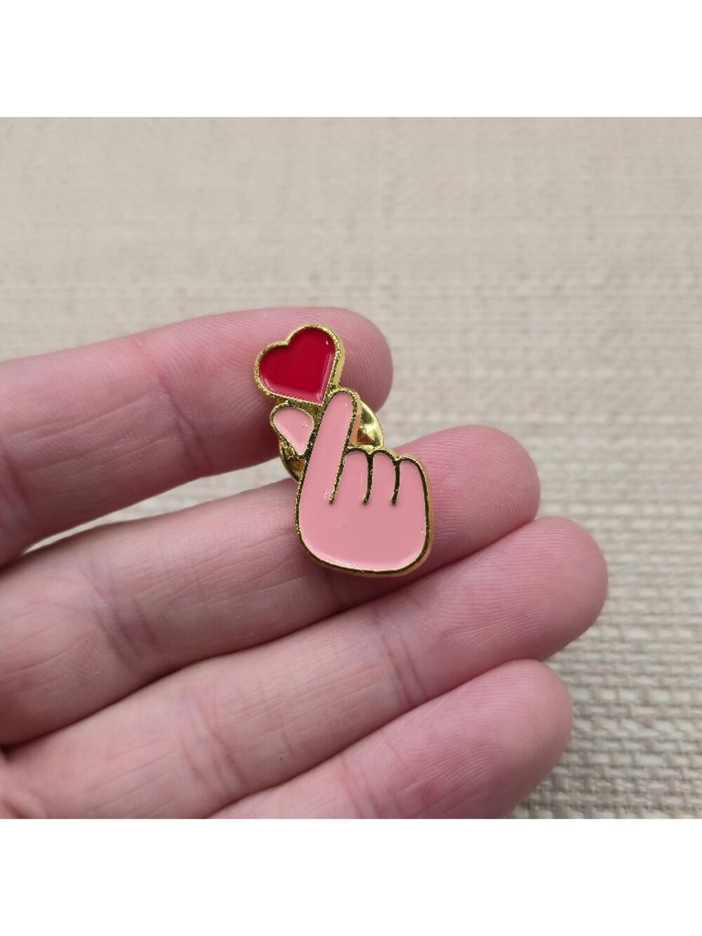Cute K-Pop Finger Heart Enamel Pin Korean Love Hand Sign Lapel Badge A8796